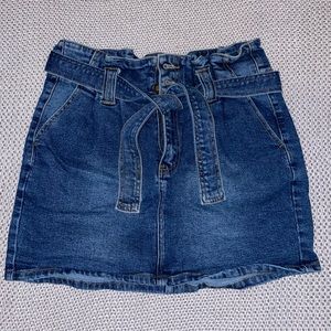 Angel Kiss Denim Collection jean skirt. Size: M